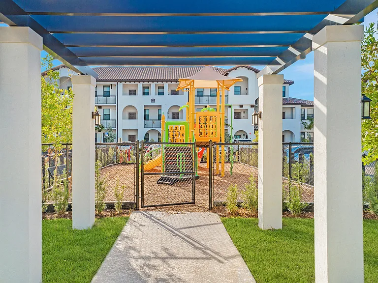 Legacy Las Palmas — Photo 29