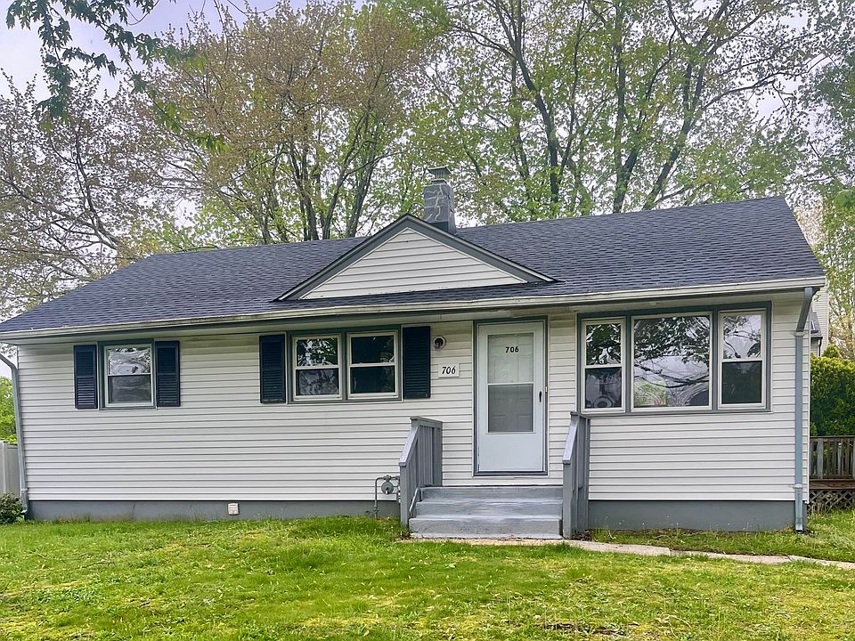 1st image of 706 E Lawn Drive