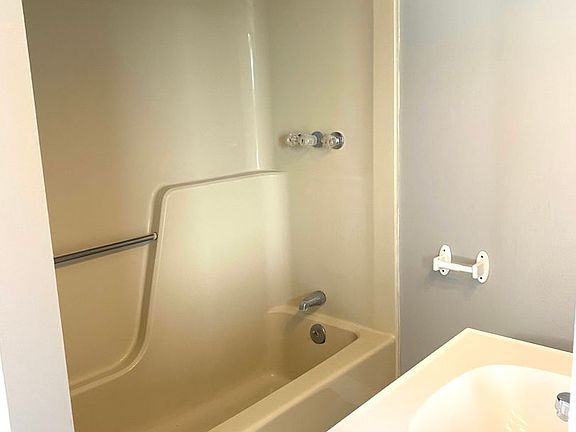 3rd image of 110 1/2 Lee St APT B
