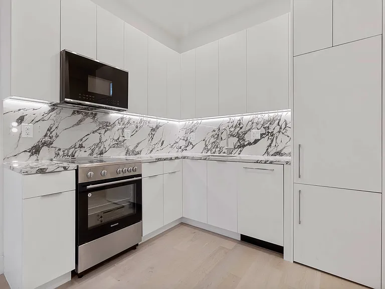 229 W 20th St #1C — Photo 1