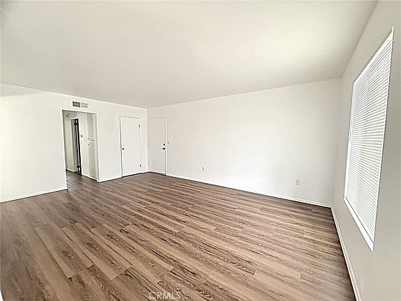 4th image of 302 E Blueridge Ave