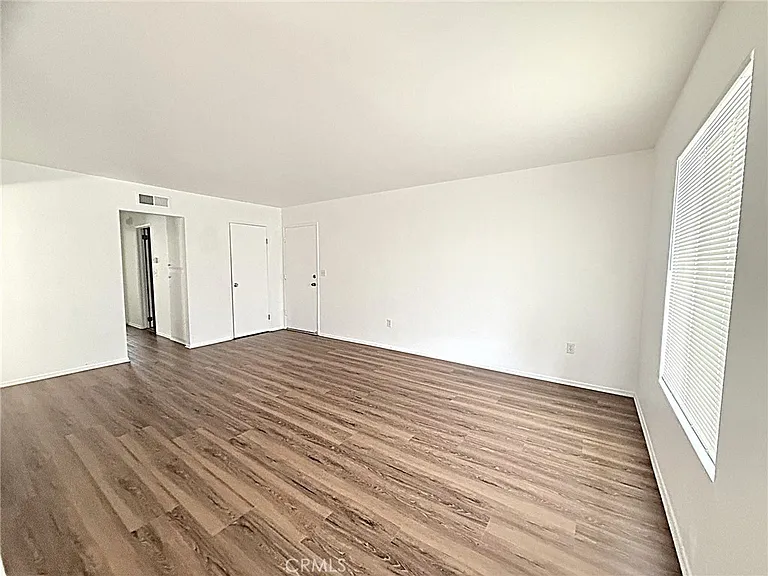302 E Blueridge Ave — Photo 4