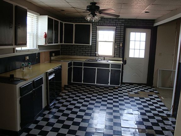 Trash compactor and dishwasher included