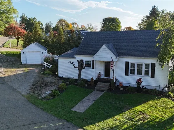 795 Concord Pl, Coshocton, OH 43812