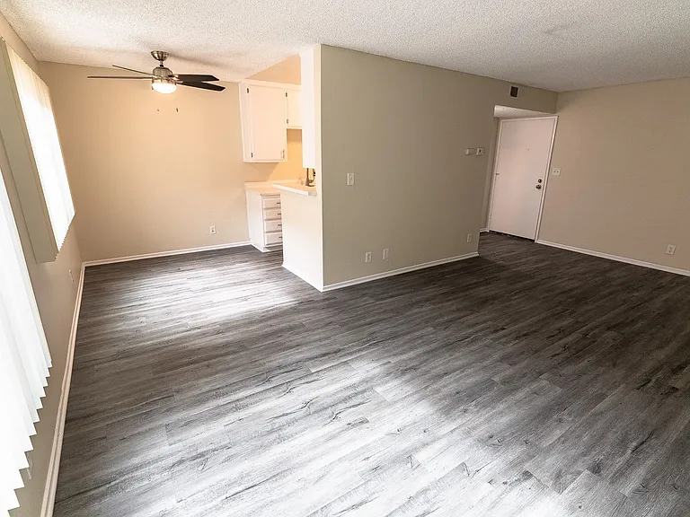 245 South Serrano Ave — Photo 48