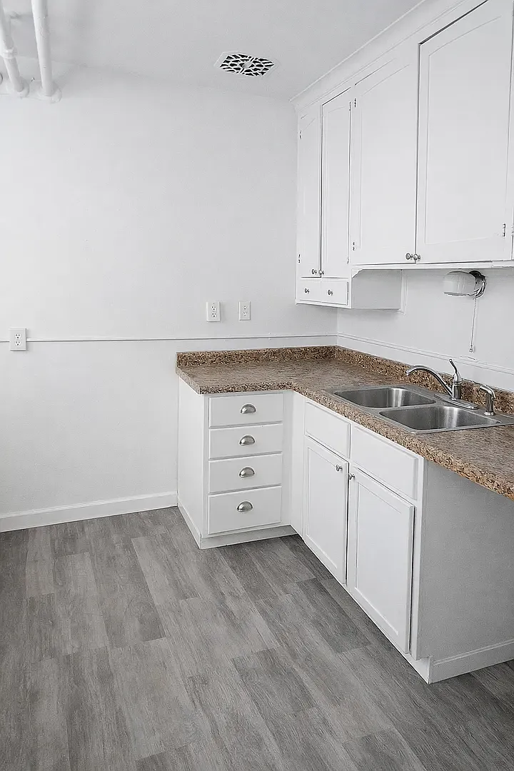 1 bed, $990 — Photo 2