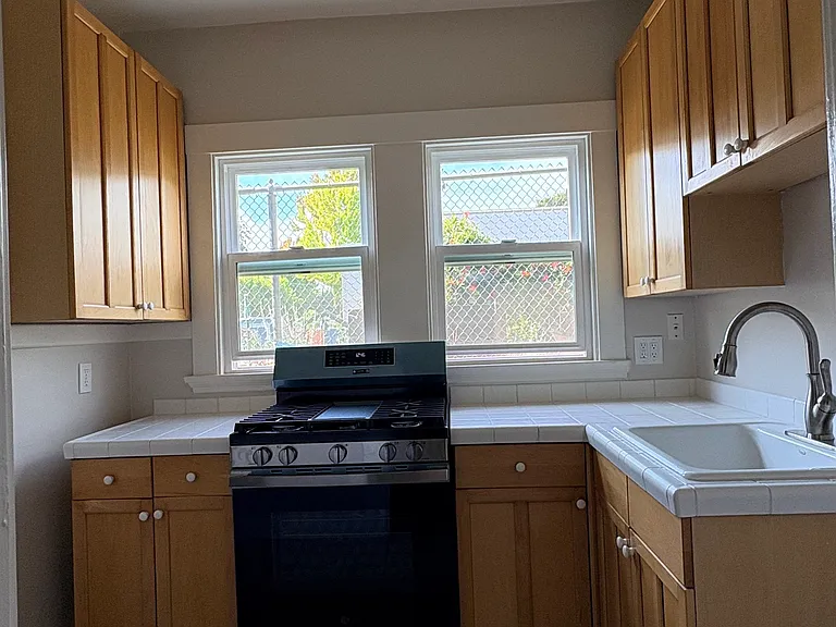 2325 McKinley Ave #15 — Photo 4