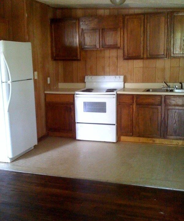 2nd image of 105 Lynnewayne Cir