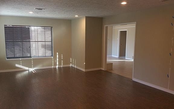 4th image of 908 Blue Lake Dr