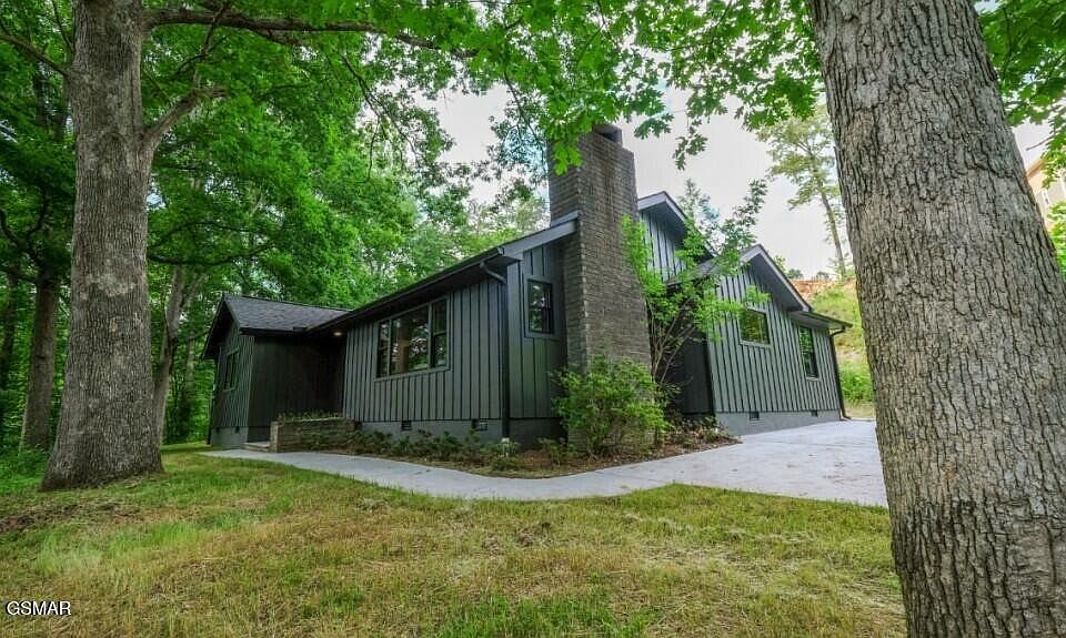 1st image of 306 Glades Rd