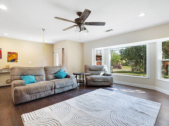 3rd image of 2554 Capella St