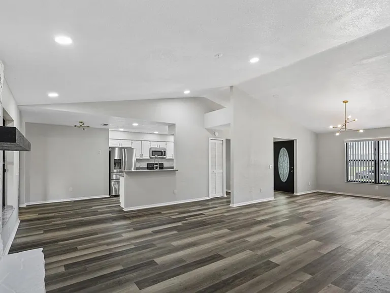 2024 SW Monterrey Ln — Photo 10