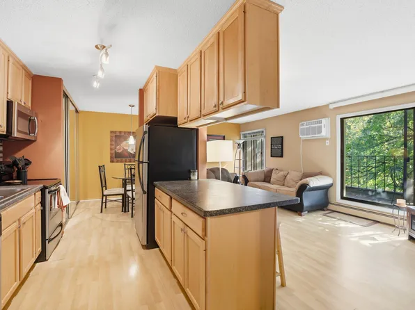 4110 Rahn Rd APT 304, Eagan, MN 55122