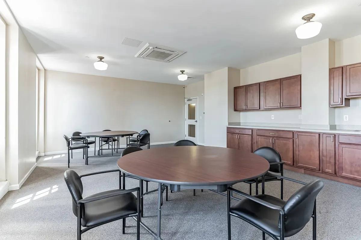 13 State Street Apartments — Photo 2