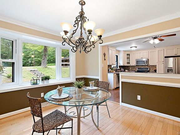 5th image of 6000 Surrywood Dr