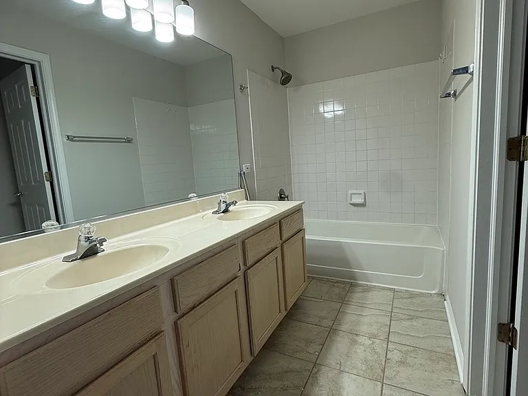 2442 Madiera Ln — Photo 6