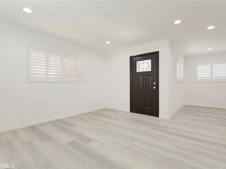 1307 E Acacia — Photo 3