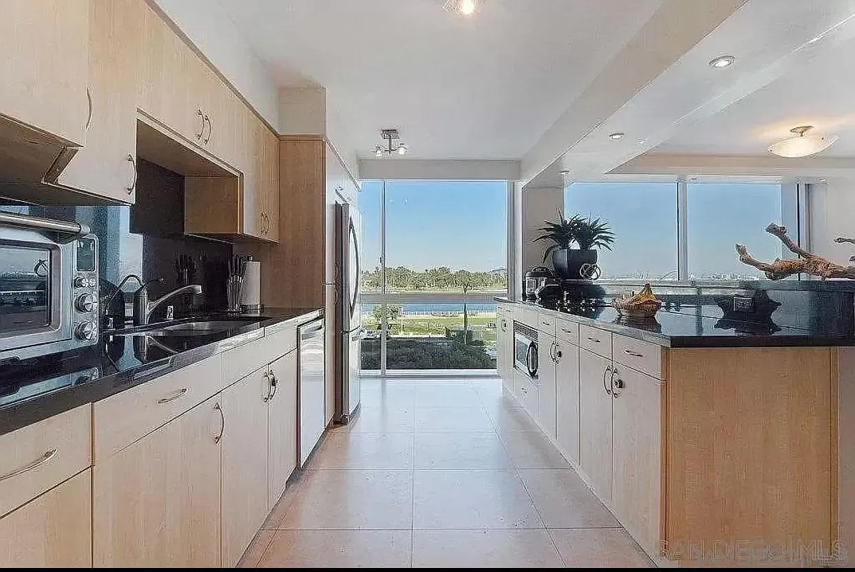 2 bed, 2.0 bath, 1267 sqft, $7,500 — Photo 2