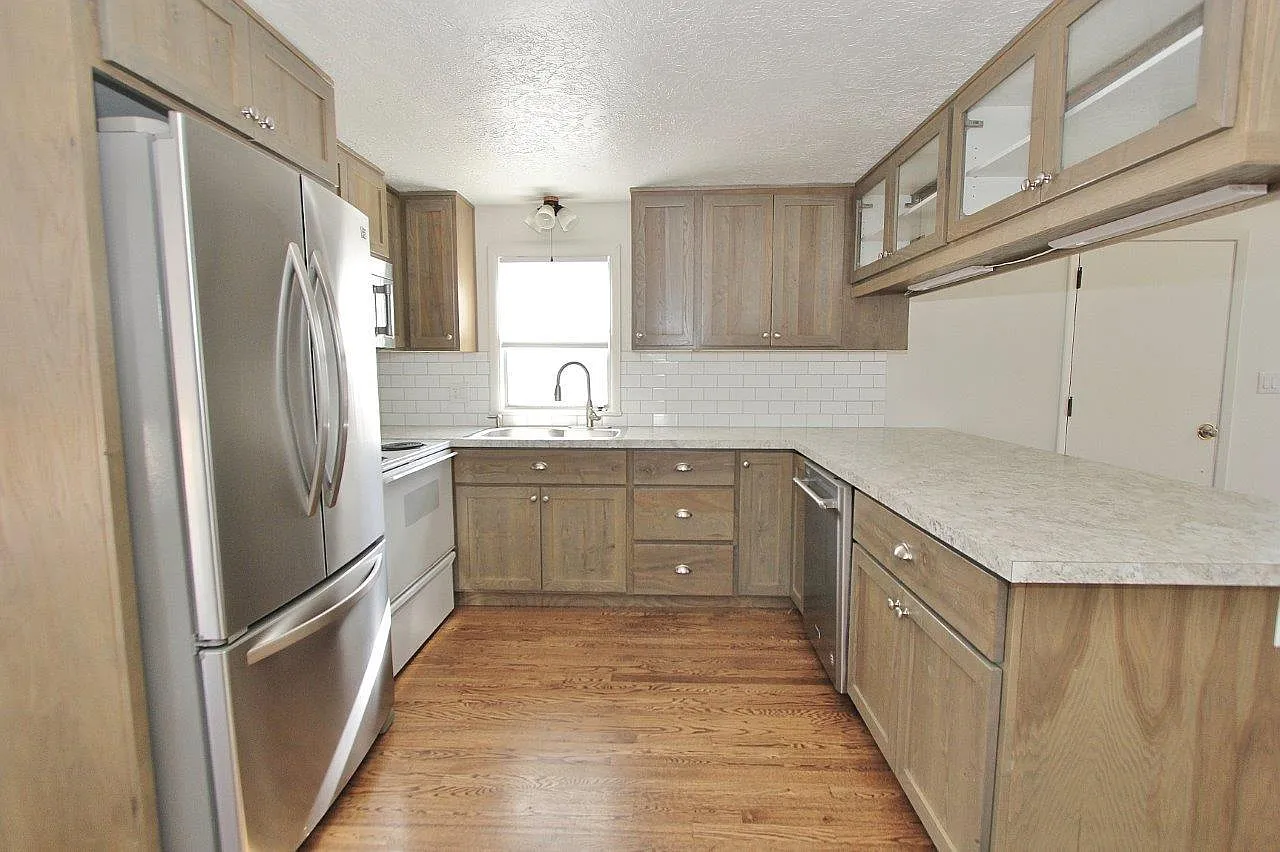 2 bed, 1007 sqft, $1,700 — Photo 3