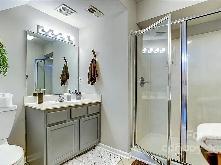 9712 Bailey Rd — Photo 5