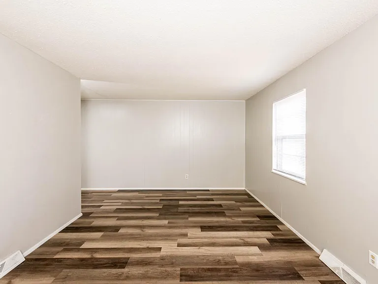 15 Regency Ct #15 — Photo 2