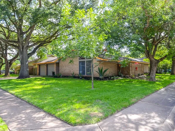 106 Dogwood St, Sugar Land, TX 77478