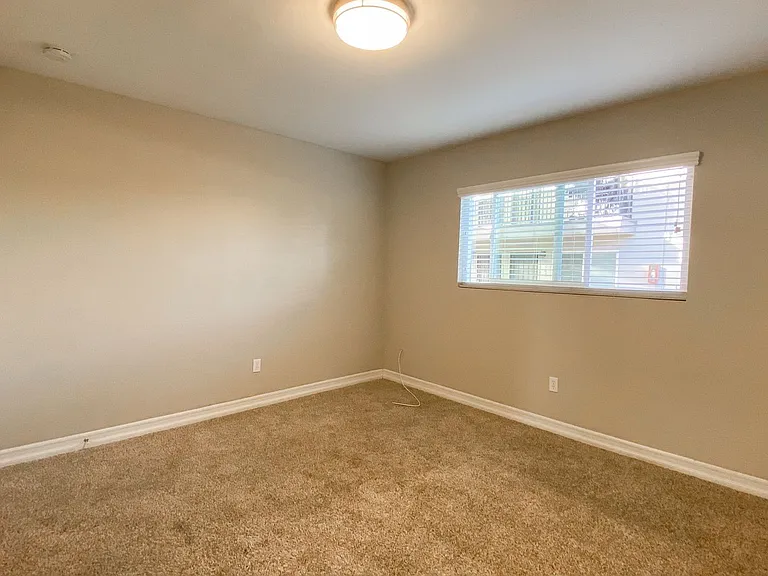 4233 Euclid Ave — Photo 10