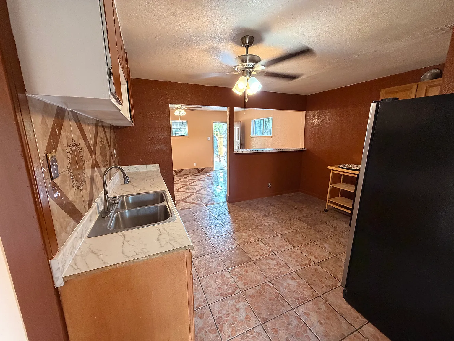 2 bed, 1048 sqft, $1,400 — Photo 3