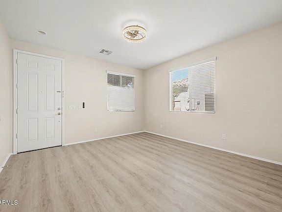5th image of 955 E Euclid Ave