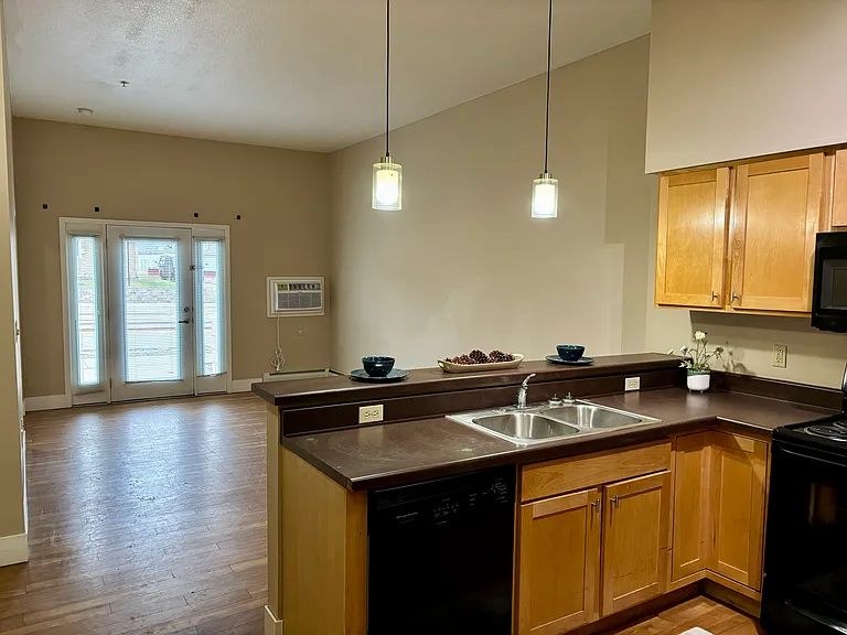 Vantage Flats Apartments — Photo 8