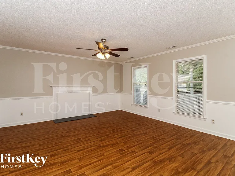 4305 Oak Glen Dr — Photo 3