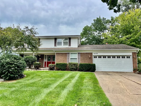 2879 Walmsley Circle Dr, Lake Orion, MI 48360
