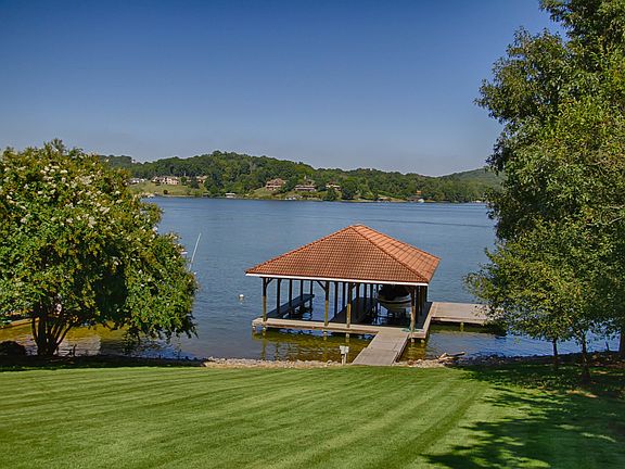 2nd image of 225 Lake Crest Dr