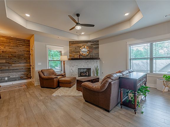 5th image of 8 Tilbury Ln