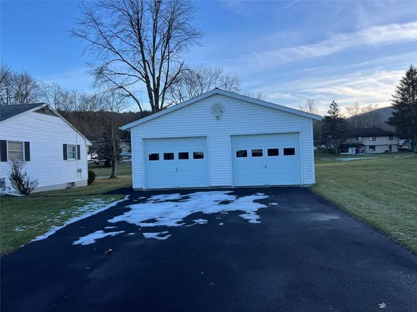 3116 Burris Rd, Vestal, NY 13850