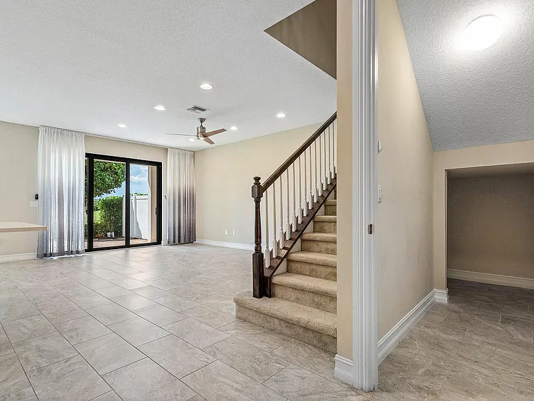 10210 Akenside Dr — Photo 20