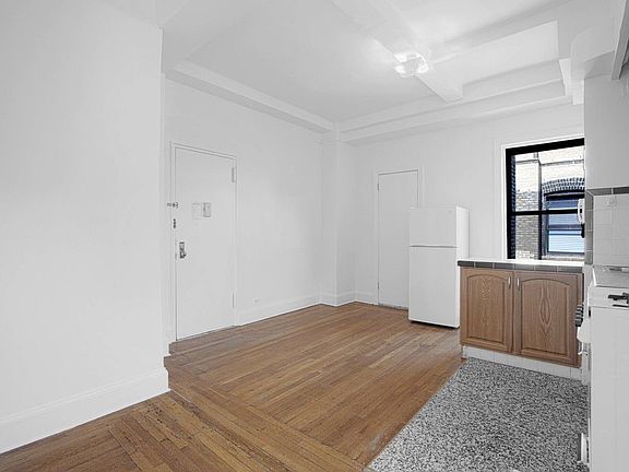2nd image of 19 W 69th St APT 1503