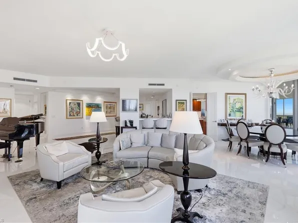 13675 Vanderbilt DR #810, NAPLES, FL 34110