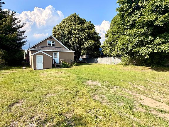 3rd image of 406 E Avenue A