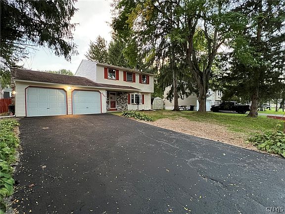 2nd image of 4124 Mesa Ln