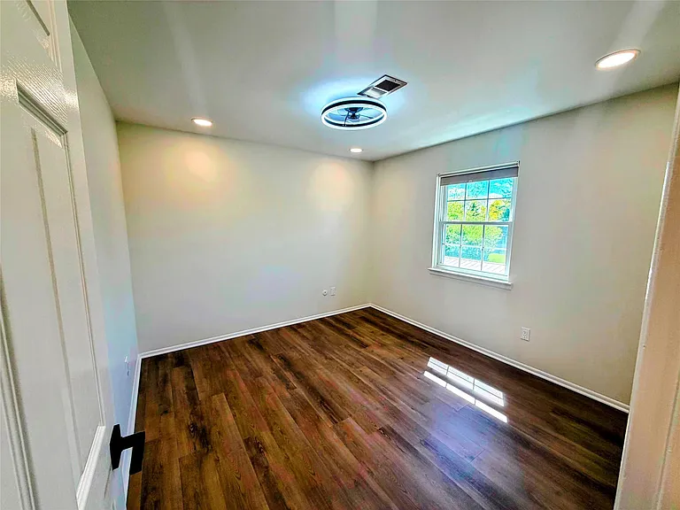204 Princeton Dr — Photo 19