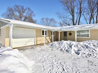 1403 Comanche Dr, Rockford, IL 61107