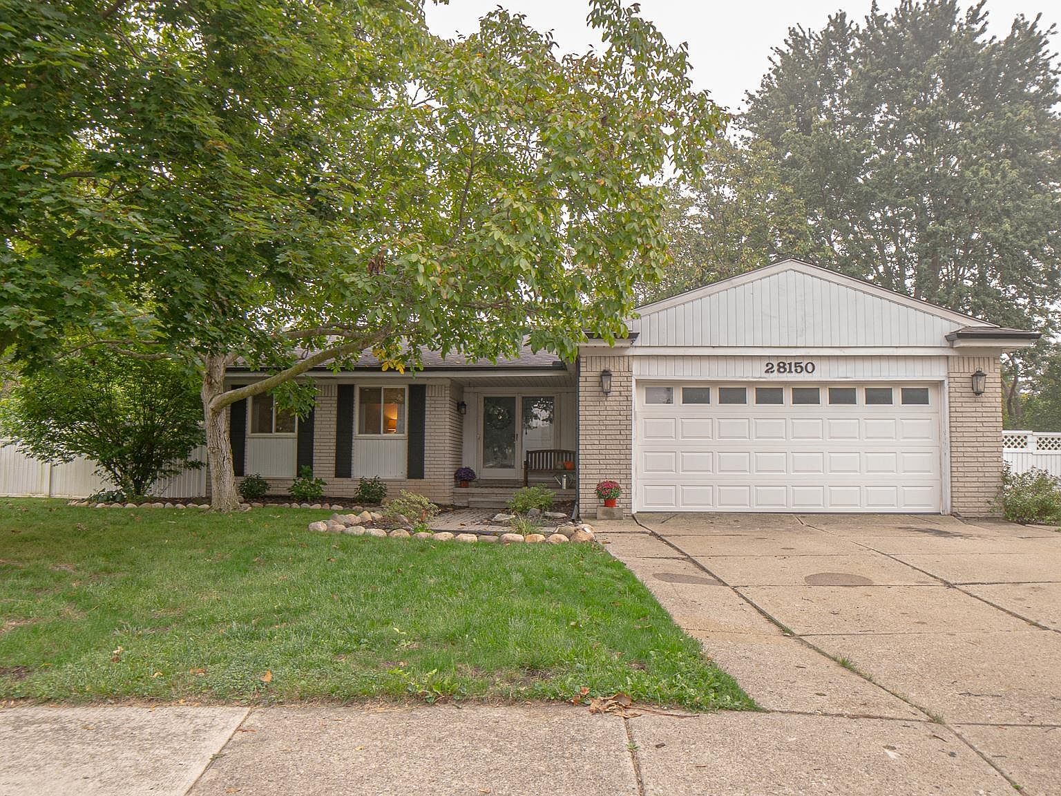 28150 Rose Ave, Brownstown Township, MI 48183 Zillow