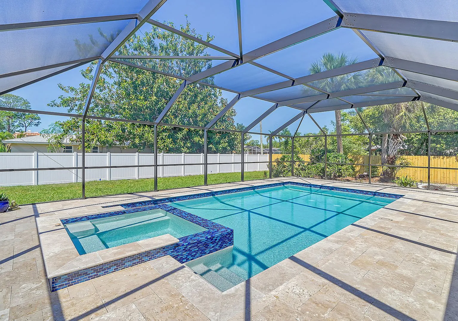 3 Bedroom, 2 Bath Home with Pool Near Siesta Key — Photo 3