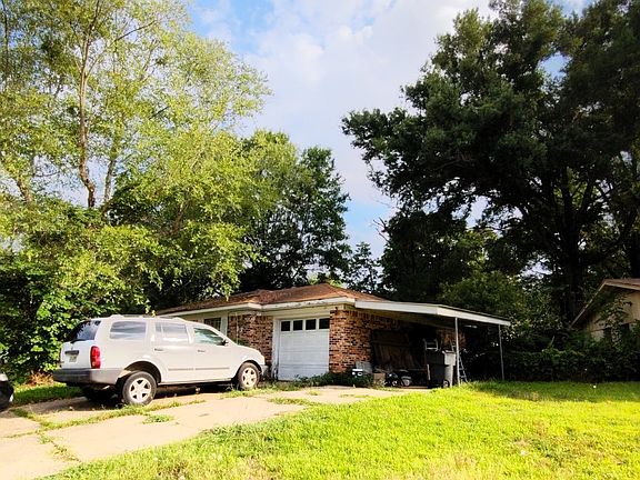 2nd image of 713 Hyde Park Pl