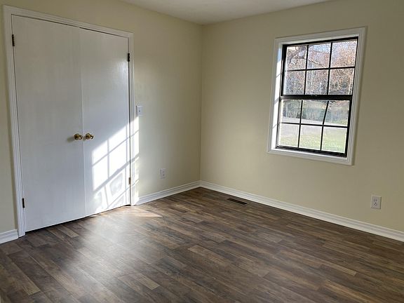 5th image of 320 Cedar Cove Ln