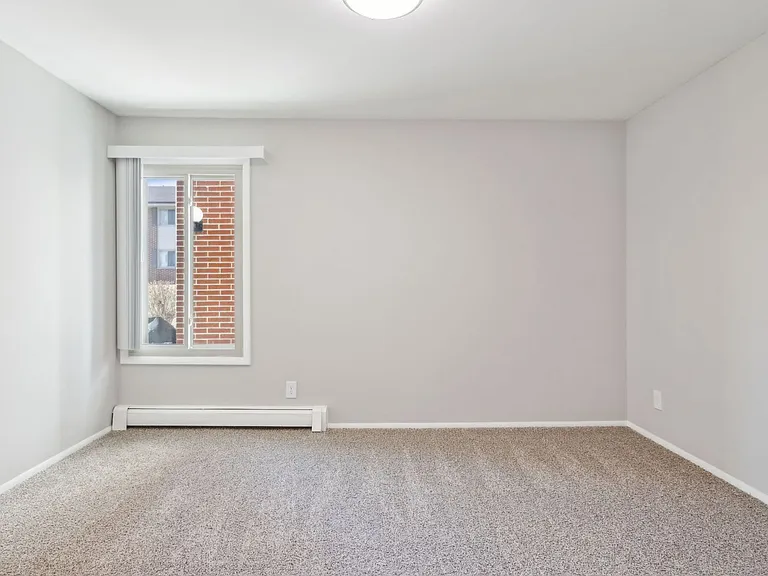 Mayfair Apartments — Photo 32