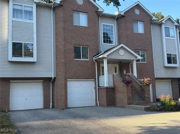 355 Village Pointe Dr #1-A, Akron, OH 44313