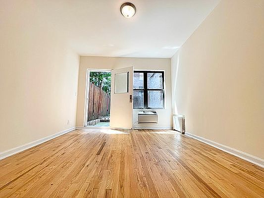 3rd image of 236 E 74th St #1C