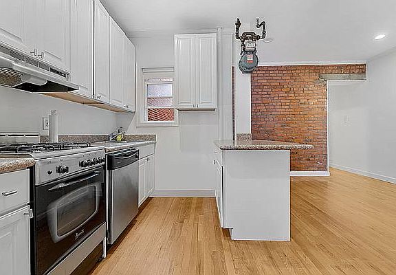 3rd image of 106 Norfolk St APT 24